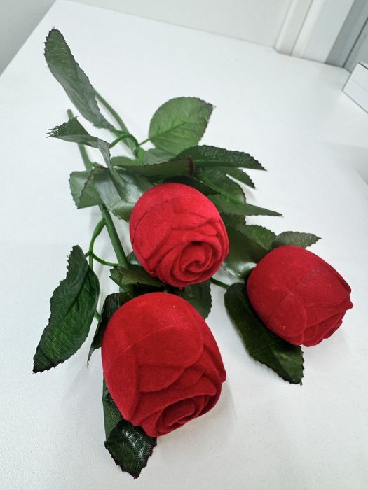 Продам  футляр розы