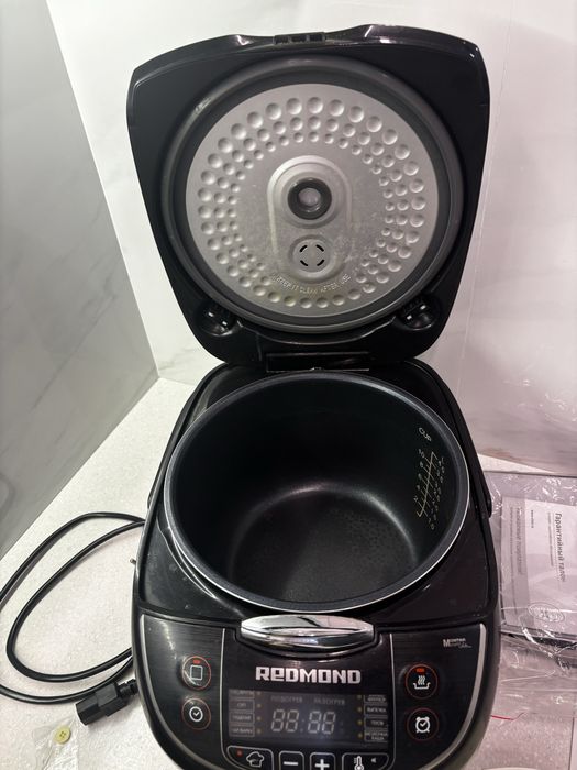 Мультиварка Redmond RMC-28