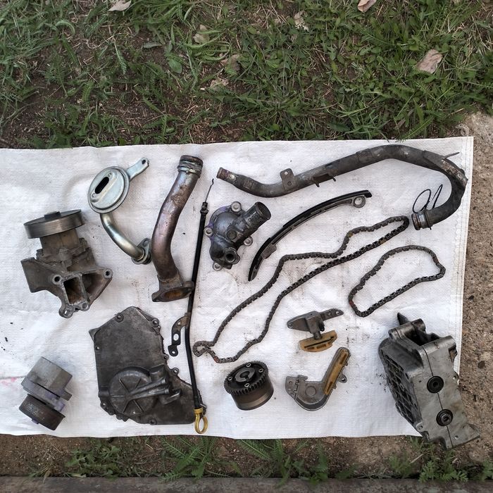 Двигатель в сборе и есть разобранный.