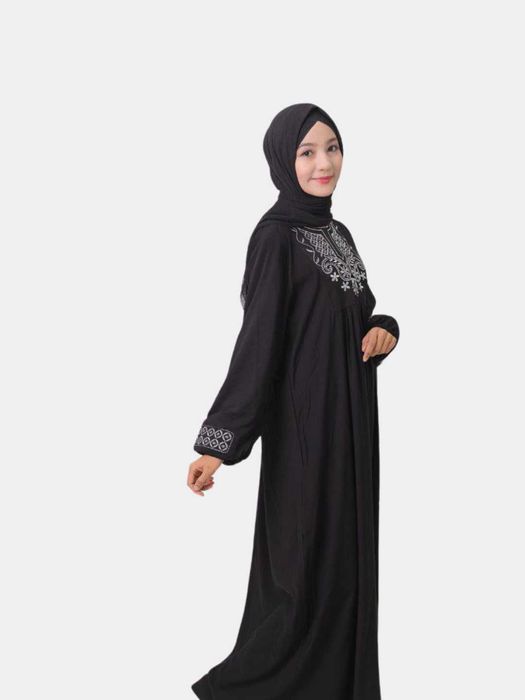 Bir qiz yaqindan koz soradi