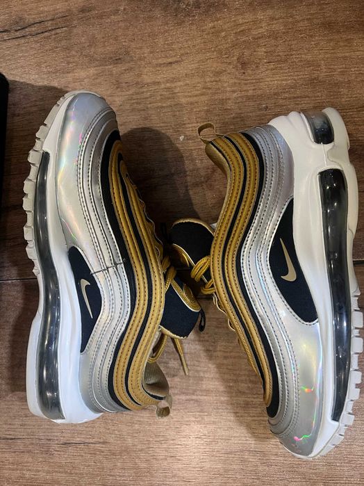 ОРИГИНАЛНИ *** Nike Air Max 97 Se / Metallic Gold /Metallic Gold