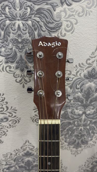 Gitara sotiladi. Original adasio