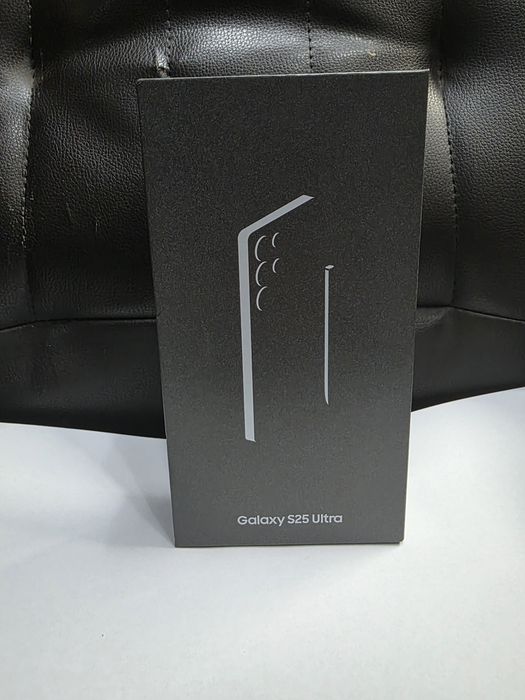 Samsung galaxy S25 Ultra Titanium Whitesilver 256GB 12GB RAM IMPECABIL