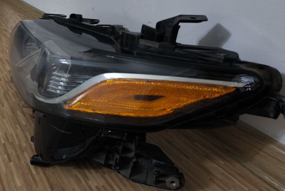 Передний фар Камри 75