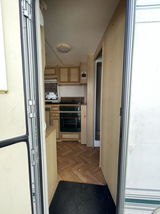 Rulotă Sterling Voyager 460 NT | Baie + Duș | Frigider | Foarte spațioasă