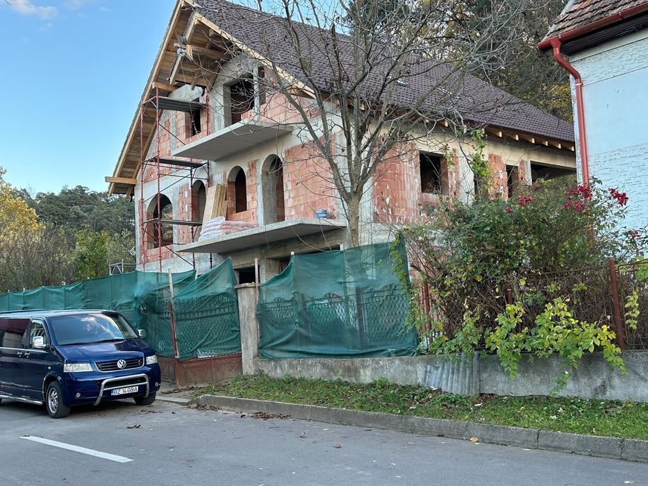 Firma cu experienta executăm la preturi accesibile case la roșu