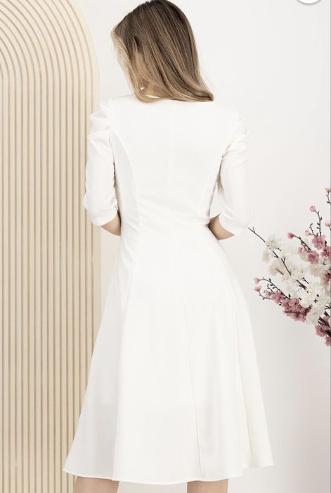 Vand rochie alba, noua cu ericheta