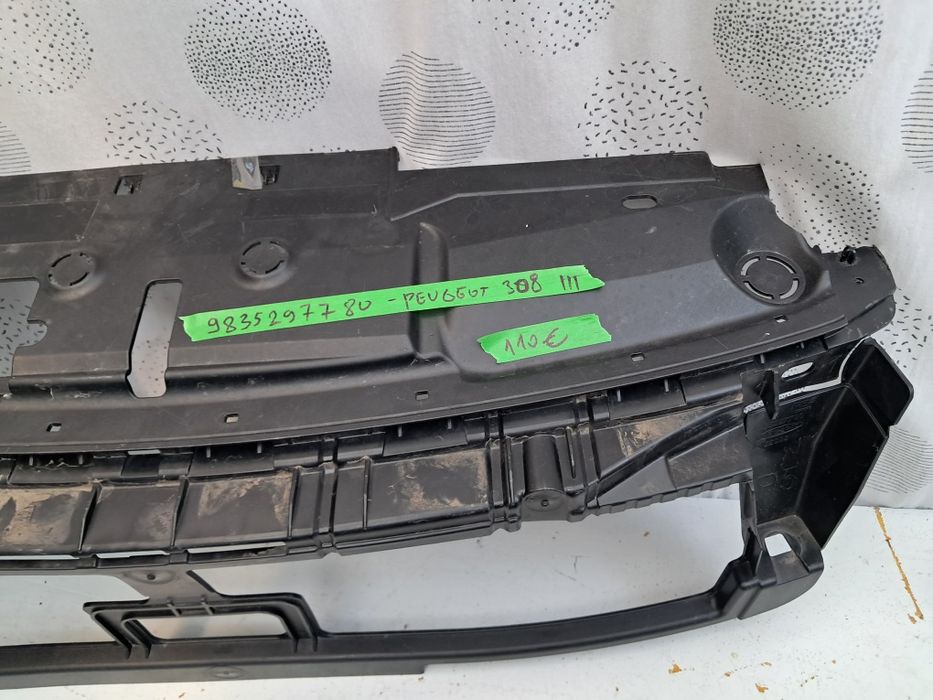 Решетка радиатор  Peugeot 308 /3