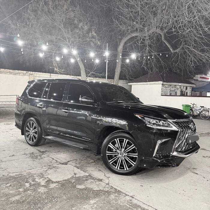 Lexus XL570  rangi qora