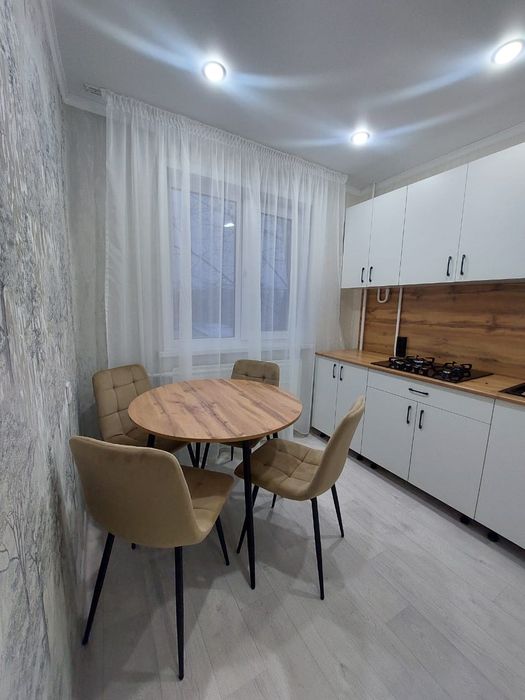 Сдам 2 ух комн кв в центре,район Абди