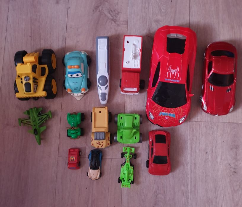 Продам детские машинки .
