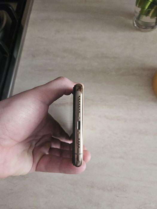 Iphone 11 pro max gold