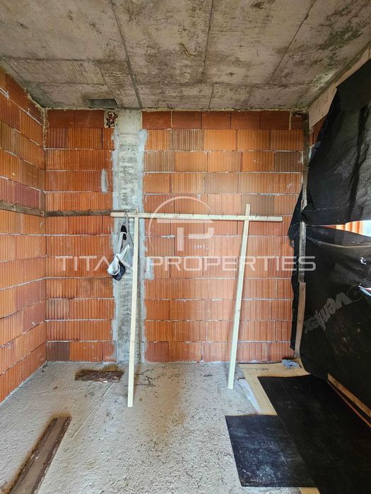 Двуетажна къща в Марково