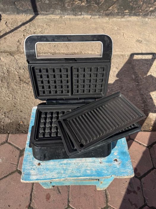 Гриль вафельница Delonghi SW12AC.S серый