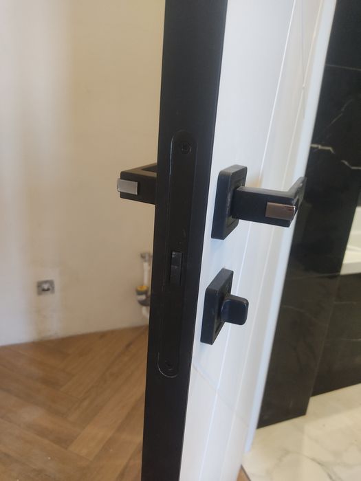 Установка дверей.