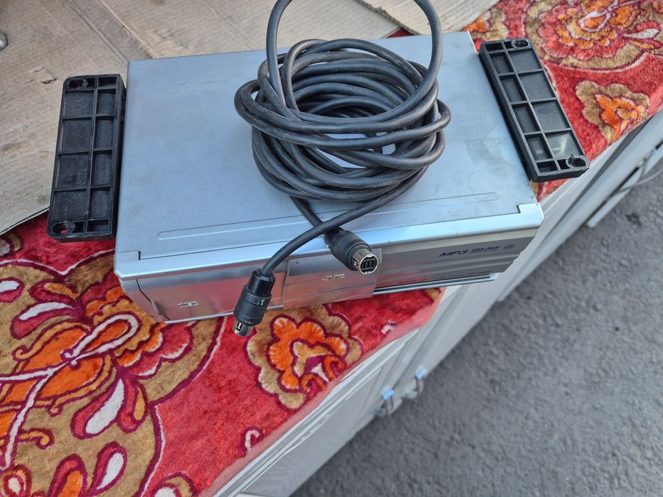 Продам CD чеинджер