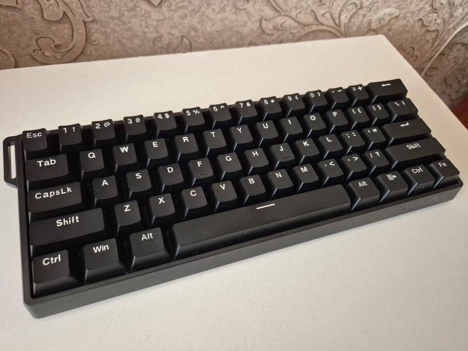 Обменяю  клавиатуру aula win 60 he