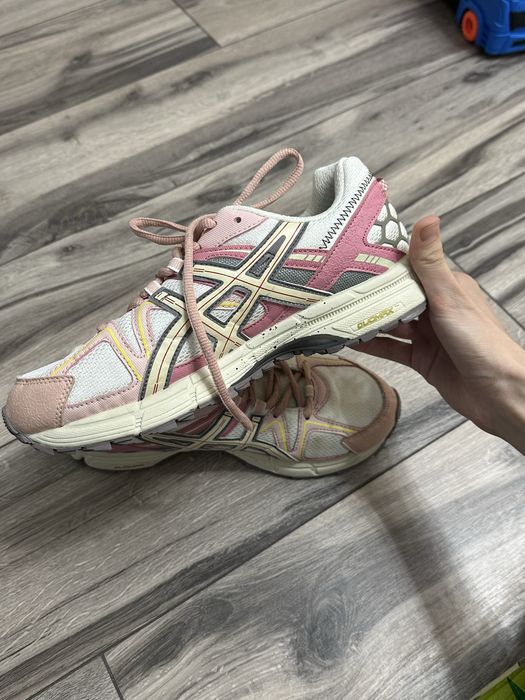 Продам кроссовки asics