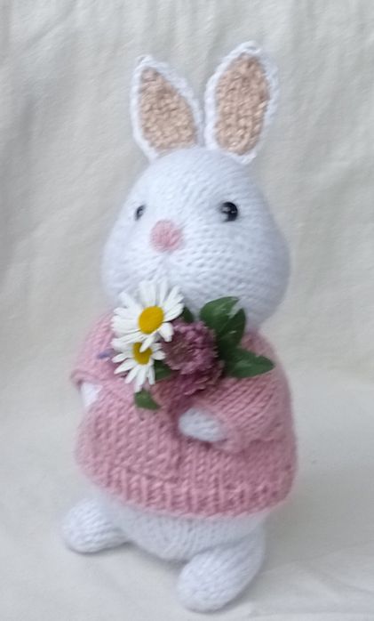 Вязаная игрушка Кролик