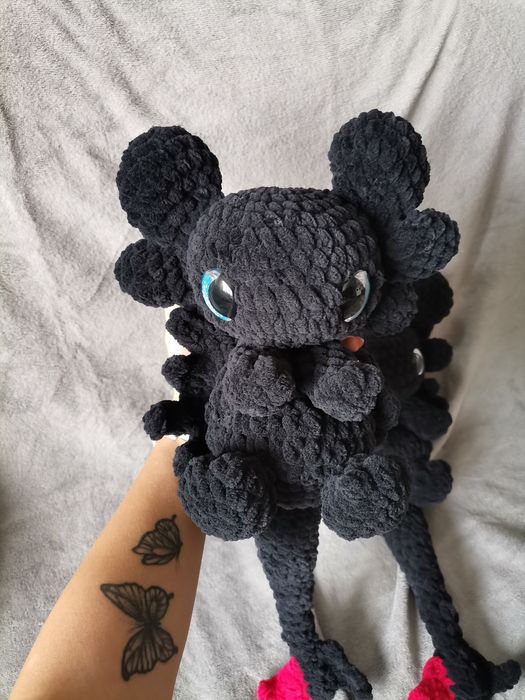 Ръчно плетена играчка Беззъб