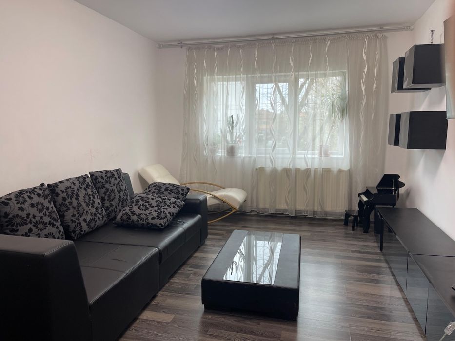 Apartament 3 camere de închiriat