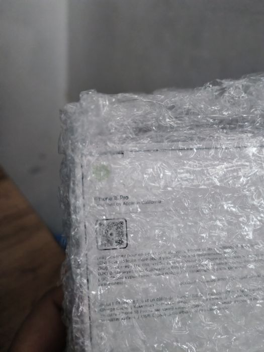 iPhone 18 pro 256 бордовый