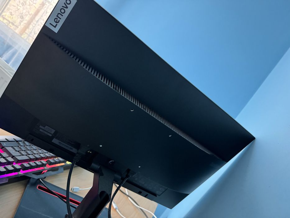 Компютър и монитор