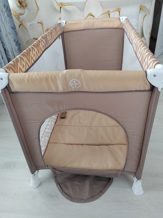 Нежно коричневый манеж