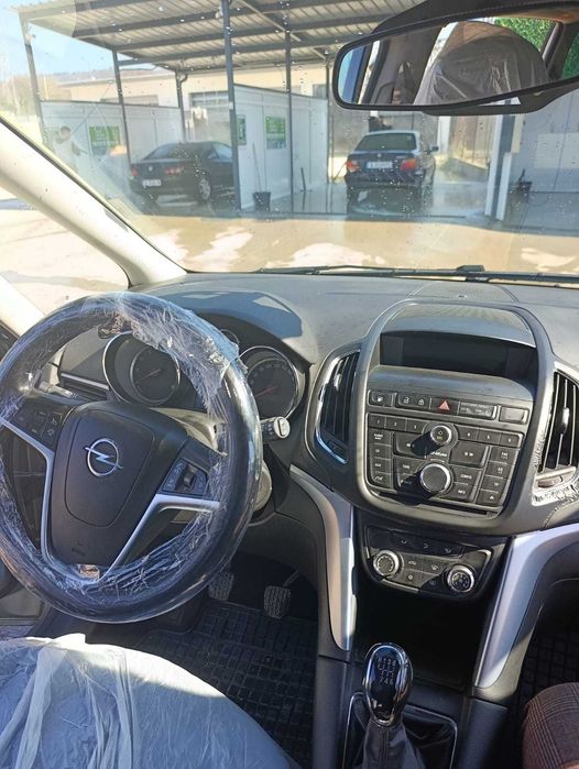 Автомобил под наем 6+1