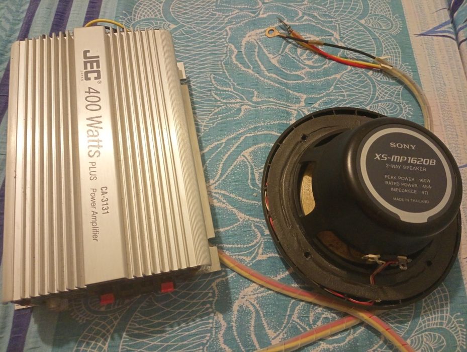 Boxă Sony+ amplificator auto