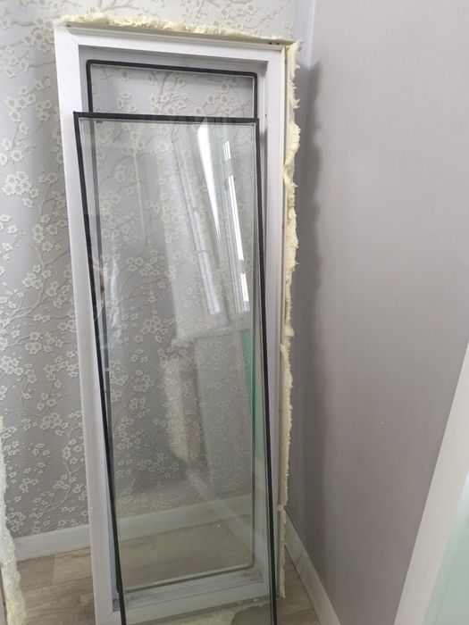 Пластиковое окно и дверь.