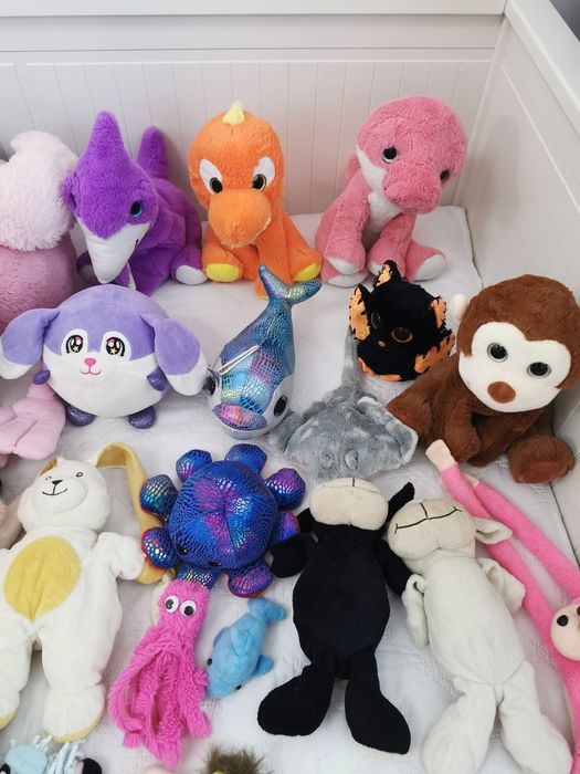 Jucarii de plus diverse personaje mari si mici