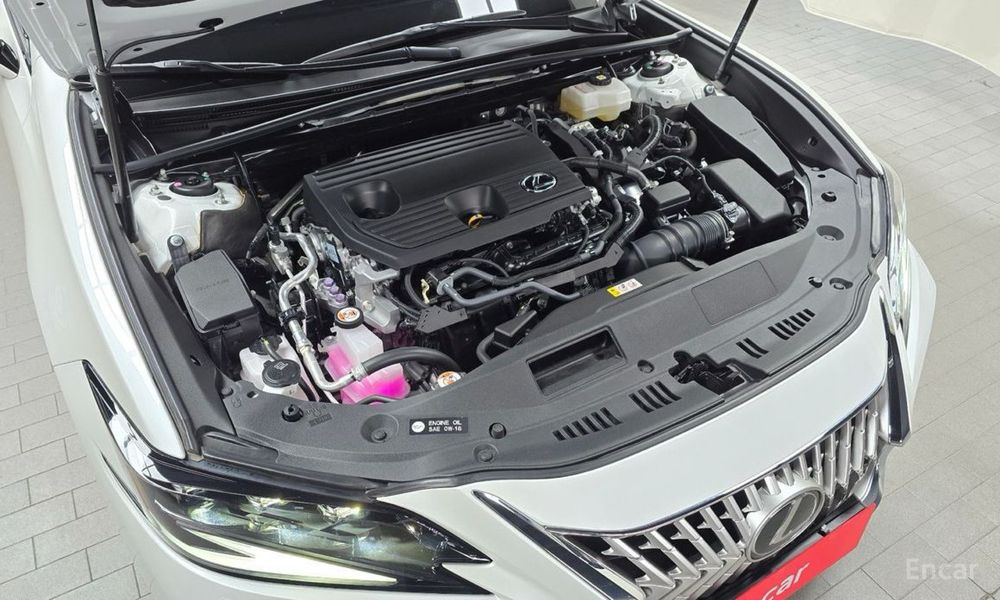 Lexus ES300h Executive 2025 | Гибрид | Максимальная комплектация