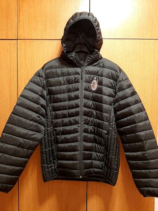 Яке с качулка на Милан