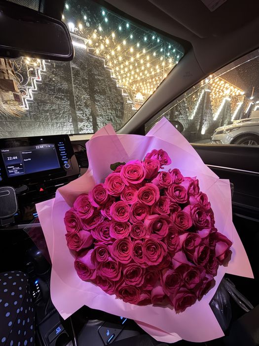 Цветы. Розовые метровые голландские розы 55 шт