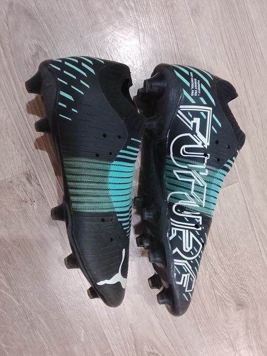 Футбольные бутсы Puma