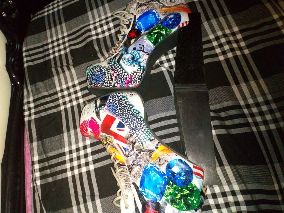 Продам обувь ботильоны 39-40р