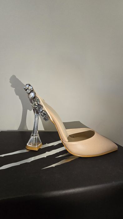 Обувки чисто нови