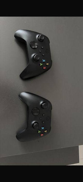 Vand Xbox series X  cu 2 manete
