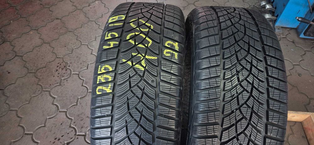 anvelope Goodyear 235/45/19 m&s iarna