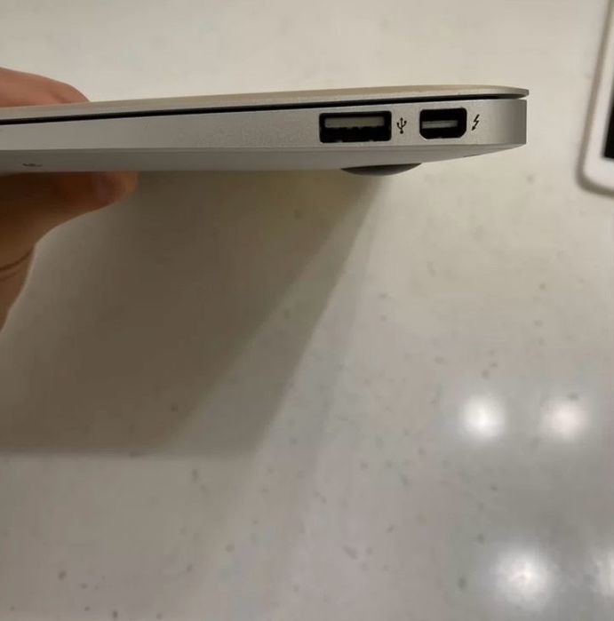 Macbook air 2011 года