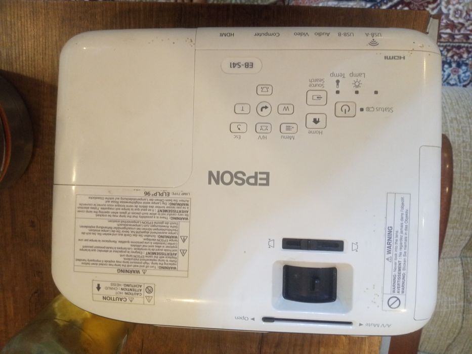 Продается проектор Epson EB-S41 + экран (210х210)