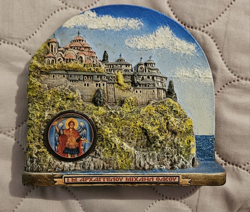 Чинийки и сувенири от България и чужбина