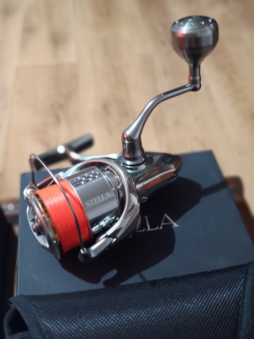 Vând mulineta Shimano STELA