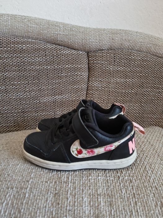 Спортни обувки / Маратонки за момиче Nike, р-р 27.5
Спортни обувки cou