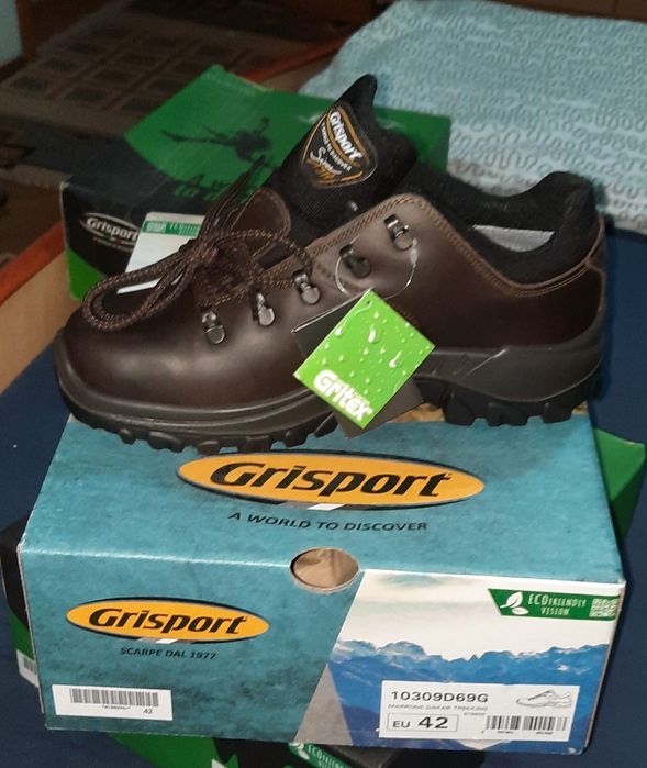 Adidasi grisport pentru drumetii