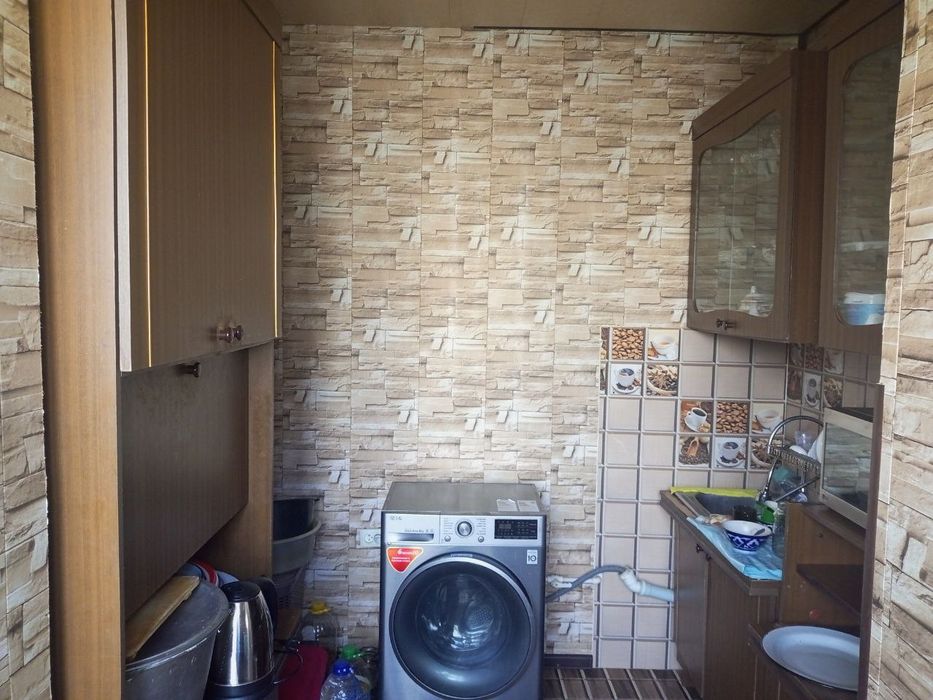 Srochna 4 xonali kvartira sotiladi.