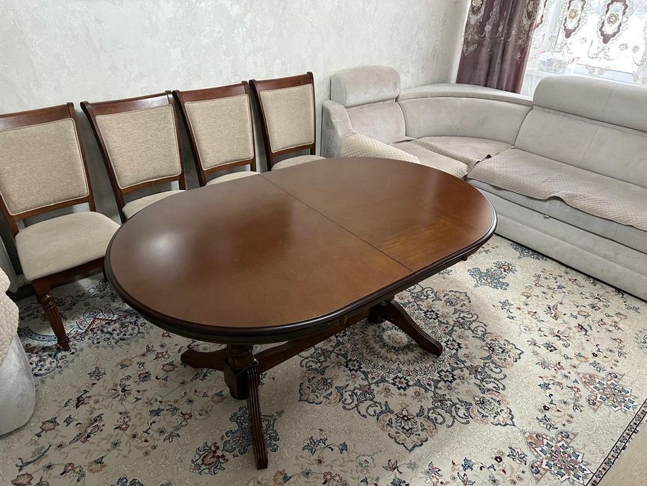 Стол для гостиной