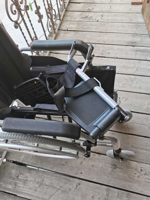 Cărucior persoane cu dizabilități