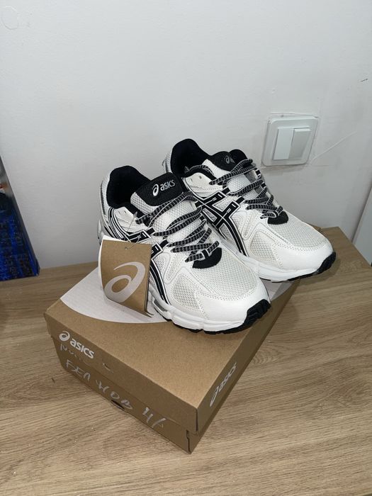 Кооссовки Asics 39размер новый